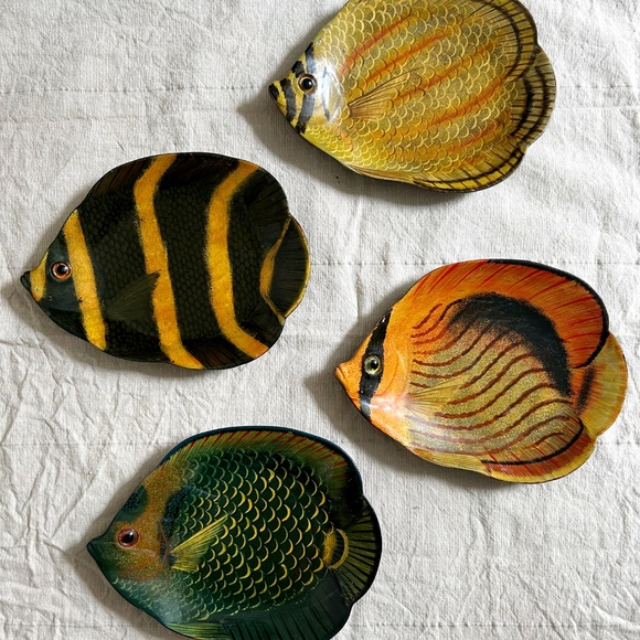 Vintage lacquered wood painted fish plates - Picture 1 of 5
